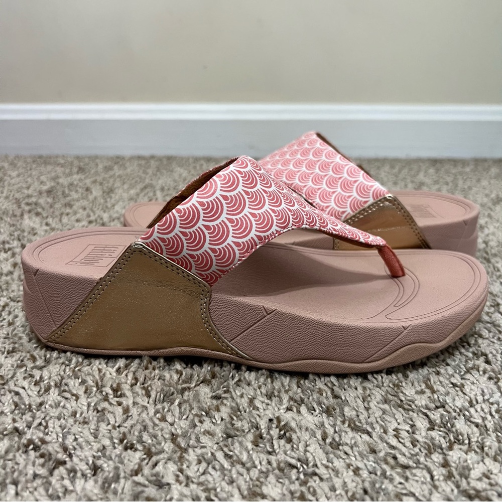 FitFlop Lulu Wave-Print Wedge Toe-Post Sandals in Soft Pink Size 7 - Picture 5 of 10